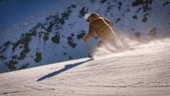 Überfüllte Pisten, eisige Hänge, hohe Kosten – einige Skigebiete bekommen im Internet den Unmut ...