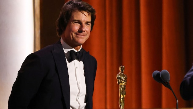Tom Cruise, der sich endlich seinen Ehren-Oscar abholen durfte, reagierte ziemlich fies auf die ...