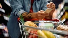 Die Preise in den Supermärkten stellen für viele Menschen ein Problem dar.