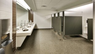 Einer Angestellten ist zu verdanken, dass das Neugeborene lebend gefunden und versorgt wurde.