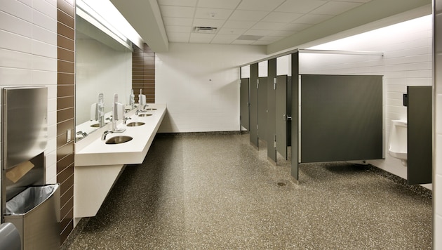 Einer Angestellten ist zu verdanken, dass das Neugeborene lebend gefunden und versorgt wurde.