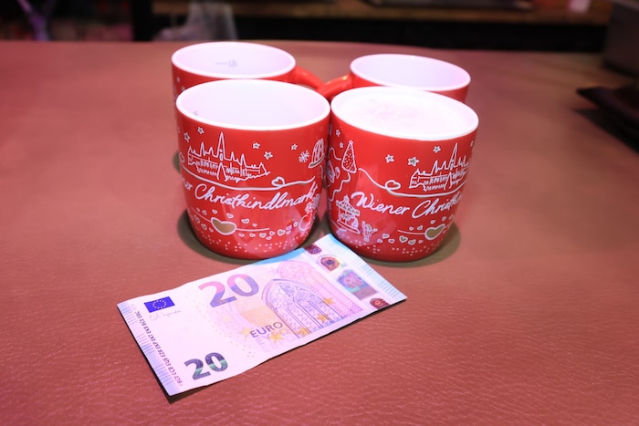 Ein Glühwein oder Punsch wird diesen Winter – je nach Getränk und dem genauen Inhalt – zwischen ...