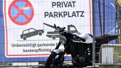 Ab dem 1. Jänner 2026 gilt ein Gesetz, das das Geschäftsmodell „Parkplatz-Abzocke“ in die ...