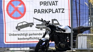Ab dem 1. Jänner 2026 gilt ein Gesetz, das das Geschäftsmodell „Parkplatz-Abzocke“ in die ...