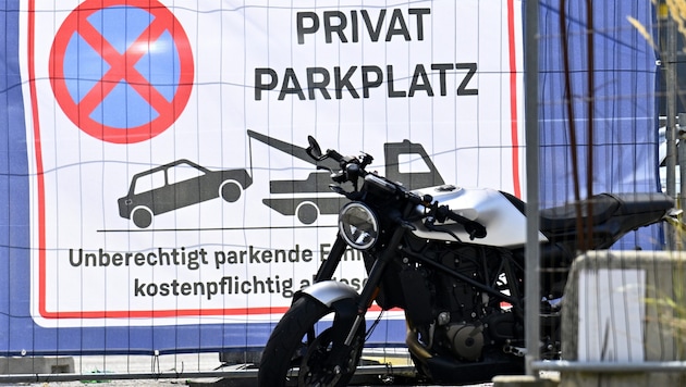 Ab dem 1. Jänner 2026 gilt ein Gesetz, das das Geschäftsmodell „Parkplatz-Abzocke“ in die ...