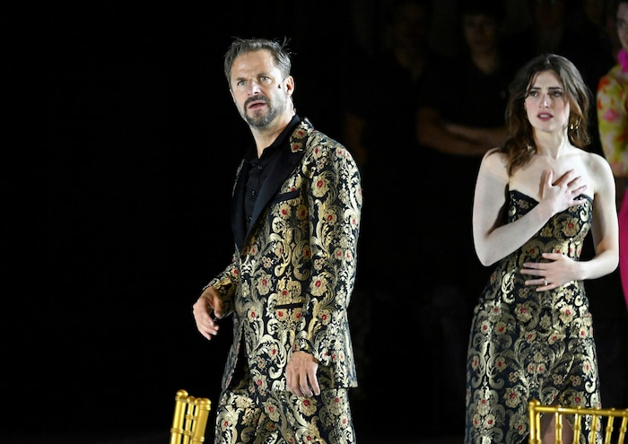 Philipp Hochmair (Jedermann) und Deleila Piasko (Buhlschaft) im Sommer 2025