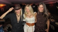 Clementine De Vere Drummond (Mitte), die Tochter von Model-Legende Claudia Schiffer, feierte ...