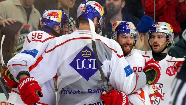 Nash Nienuis (re.) und die Eisbullen brauchen gegen Ingolstadt einen Sahnetag.