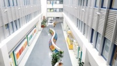 Rund um das Bezirkskrankenhaus Schwaz kommen derzeit mehrere seltsame Vorfälle ans Licht. ...