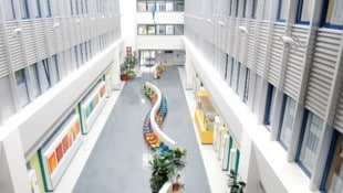 Rund um das Bezirkskrankenhaus Schwaz kommen derzeit mehrere seltsame Vorfälle ans Licht. ...