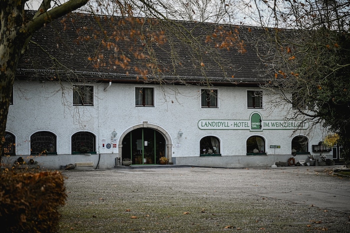 Das Hotel Grünes Türl in Bad Schallerbach ist ein historischer Vierkanthof aus dem 15. ...