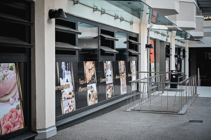 Zuletzt klagten die Bewohner auch über Gestank. Der Mieter des Supermarkts zog aus, ließ alle ...