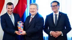 Bürgermeister Michael Ludwig (SPÖ) mit seinem portugiesischen Amtskollegen  Nuno Piteira Lopes ...