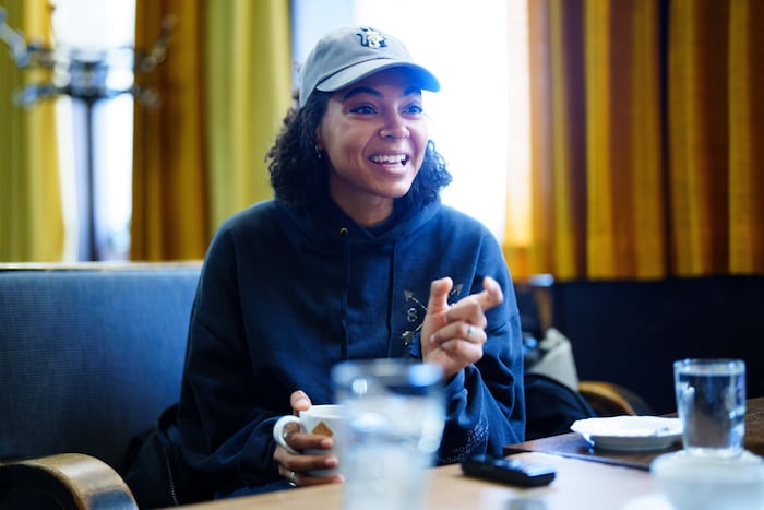 Nenda im Gespräch mit der „Krone“ im Wiener Café Weidinger.