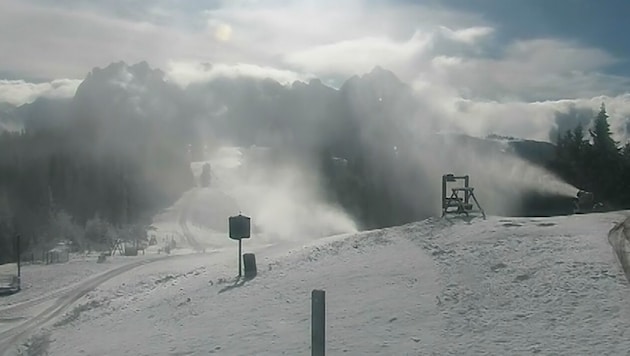 Am Dachstein wird bereits fleißig beschneit