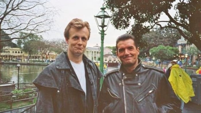 Zum 40-Jahre-Jubiläum erweckt Bandleader Thomas Rabitsch mit virtueller Live-Show den Falken zum ...