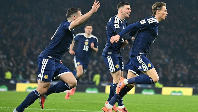 Schottland siegt spät gegen Dänemark und fährt 2026 zur WM.