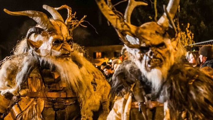 Maßlos übertrieben haben soll es ein junger Perchtenläufer im Bezirk Gänserndorf. (Symbolbild)