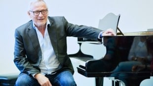 Liedermacher Konstantin Wecker leidet an Nervenschäden in seiner linken Hand.