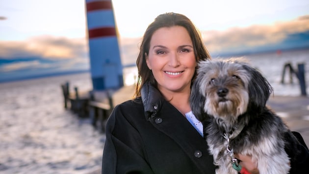 Mit ihrem Hund „Meixi“ ist Barbara Karlich ab Sonntag im Fernsehen unterwegs.