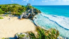 Die einzige Kultstätte der Mayas direkt am Meer. Die Götter konnten in die aufgehende Sonne ...