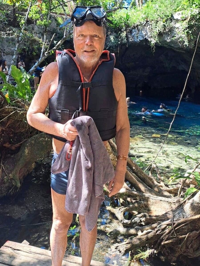Auch Autor Gerhard Felbinger tauchte durch die viele Kilometer langen glasklaren Grotten.