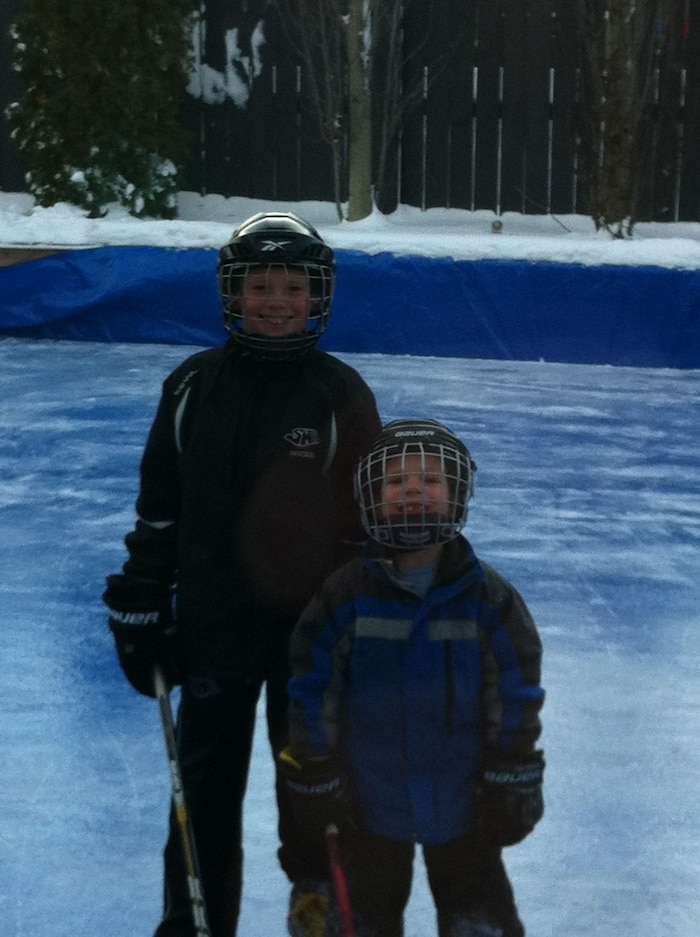 Im eignen Garten begann die Eishockey-Karriere der Souch-Brüder.