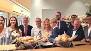 Die Familie Wienerroither eröffnete mit viel Prominenz die neue Backstube.