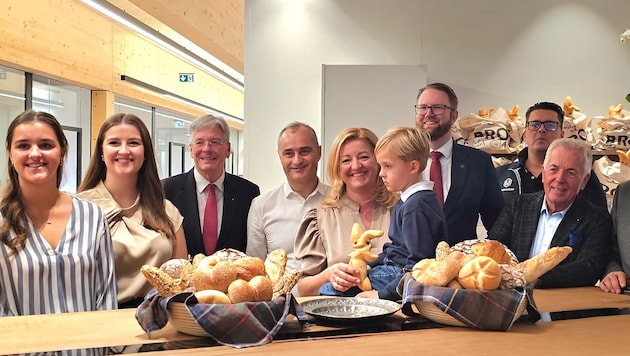 Die Familie Wienerroither eröffnete mit viel Prominenz die neue Backstube.