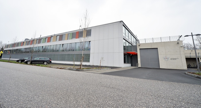 Auch in der Justizanstalt Salzburg sitzt einer der Verdächtigen in U-Haft.