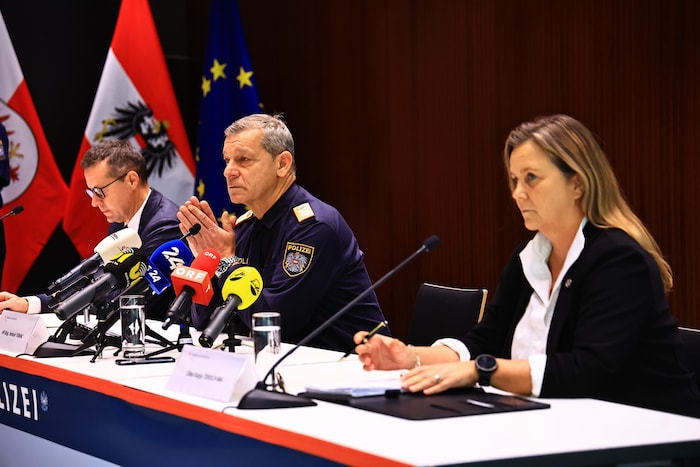 StA-Sprecher Hansjörg Mayr, Tirols Polizeichef Helmut Tomac und LKA-Leiterin Katja Tersch – von ...