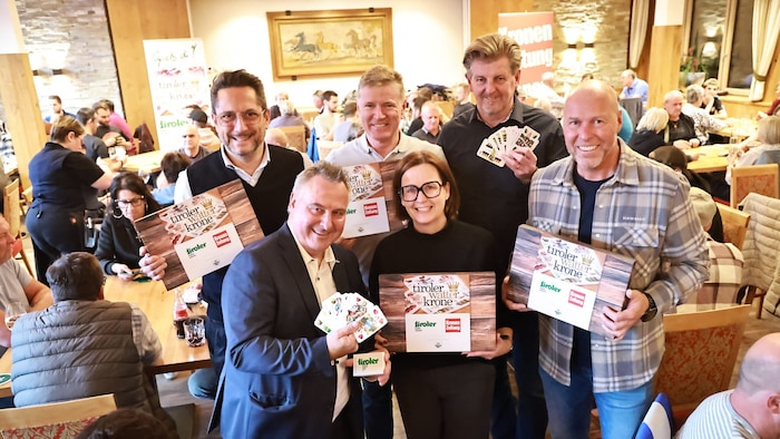 Gastgeber Alois Rainer (links) und Ehefrau Christine mit Martin Reiter von der Tiroler ...