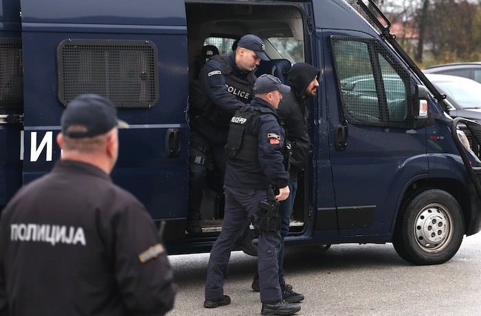 Die Angeklagten wurden in gepanzerten Polizeifahrzeugen zu Gericht gebracht.