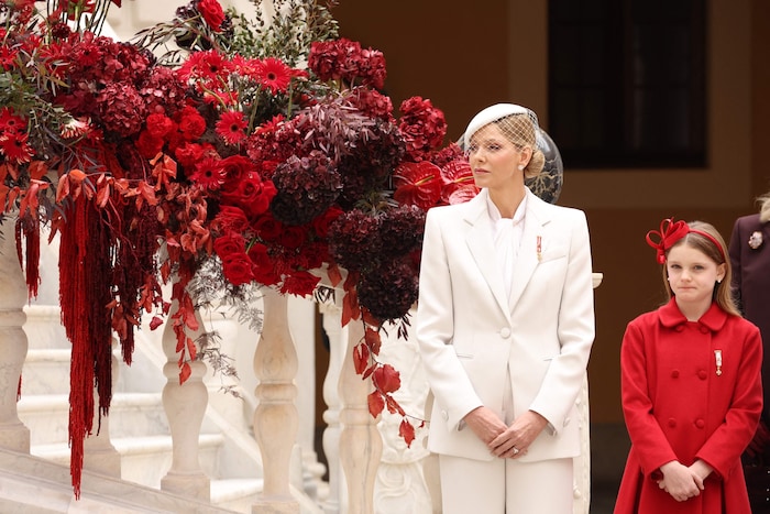 Fürstin Charlène und Prinzessin Gabriella hatten ihre Outfits auf die Farben der Flagge ...