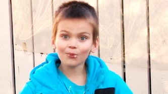 Adrian (5) und seine Geschwister stoppten den Autodieb.