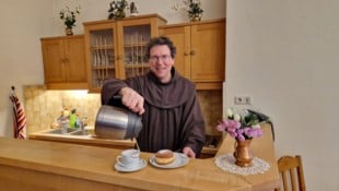 Ehrenamtliche schenken Zeit und Verpflegung.