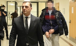 Dem jungen Mandanten von Anwalt Mirsad Musliu (li.) droht Ungemach in mehreren Causen.
