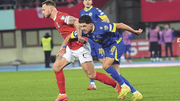 Emir Karic (re.) musste gegen Arnautovic und Co. verletzt hinaus.