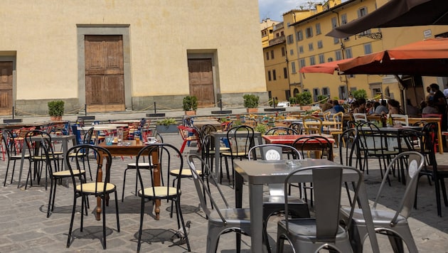 In manchen Teilen von Florenz dürfen Gastronomen ab 2026 keine Tische mehr auf den Straßen ...