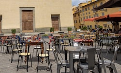 In manchen Teilen von Florenz dürfen Gastronomen ab 2026 keine Tische mehr auf den Straßen ...