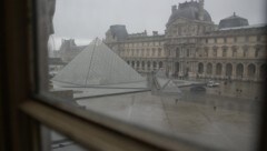Der von einem spektakulären Diebstahl betroffene Pariser Louvre soll nun einen mobilen ...