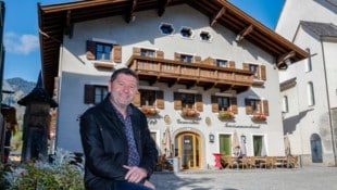 Hannes Rainer ist mit Leib und Seele Goldegger. Als Bürgermeister streckt er sich nach der ...