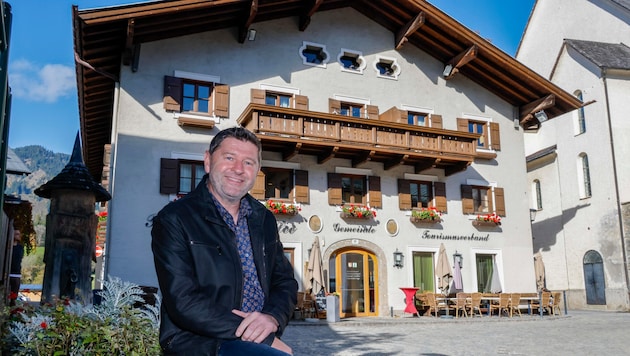 Hannes Rainer ist mit Leib und Seele Goldegger. Als Bürgermeister streckt er sich nach der ...