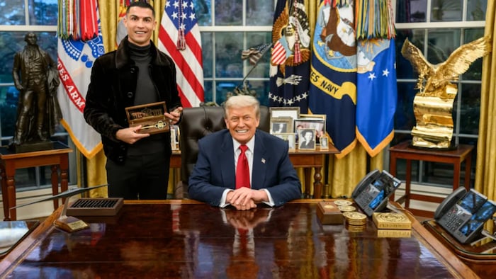Cristiano Ronaldo bekam von Donald Trump einen symbolischen Schlüssel zum Weißen Haus ...