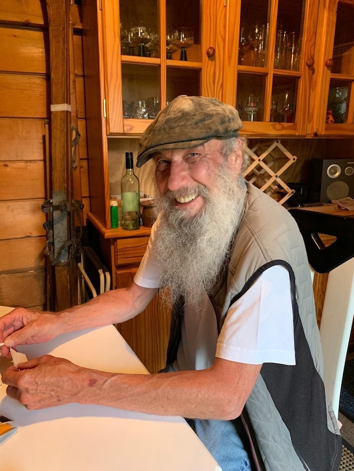 Albert ist als Taxi-Unternehmer in der Region beliebt.