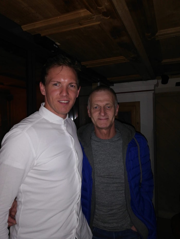 DFB-Bundestrainer Julian Nagelsmann und Lupo.