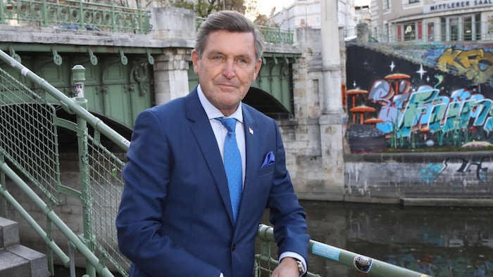 Verkehrsminister Hanke betont den „Fixpreis für zwölf Monate“ beim Klimaticket.