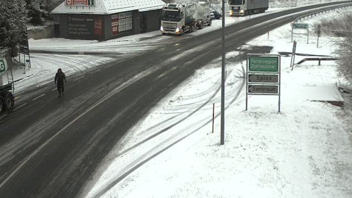 Die Reschenstraße war Donnerstagfrüh zwischen der Kajetansbrücke und dem Tunnel Hochfinstermüntz ...