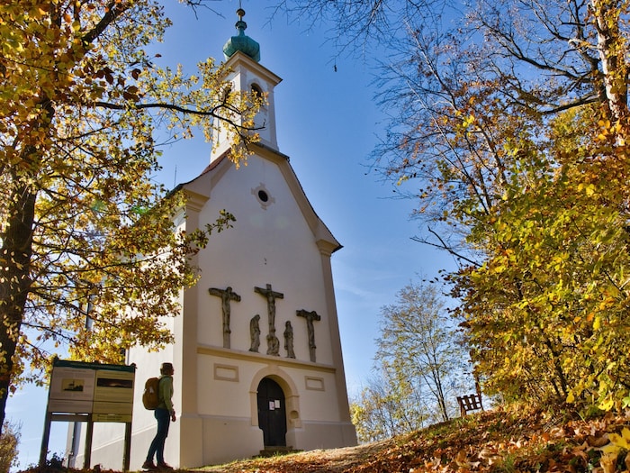 Ob Kalvarienbergkirche, Pyramidenhügel oder die „Älteste Weinrebe“ der Welt – diese Tour wartet ...
