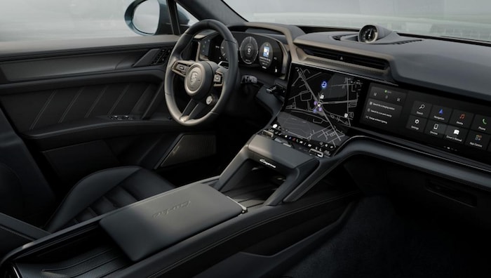 Das zentrale „Flow-Display“ ist gebogen.